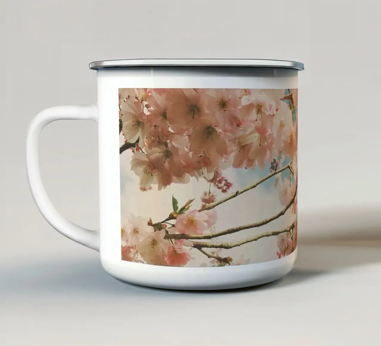 Baldacchino floreale tazza in smalto da Cassia Beck Photography