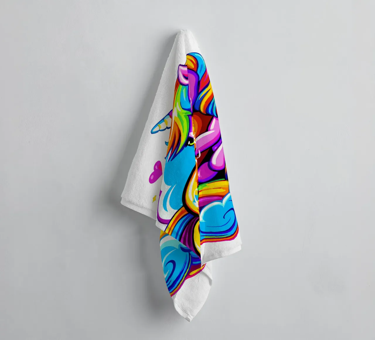 Cute Unicorn Hugging a Heart Pillow on a Cloud - Custom Text asciugamano da bagno da Artnesia