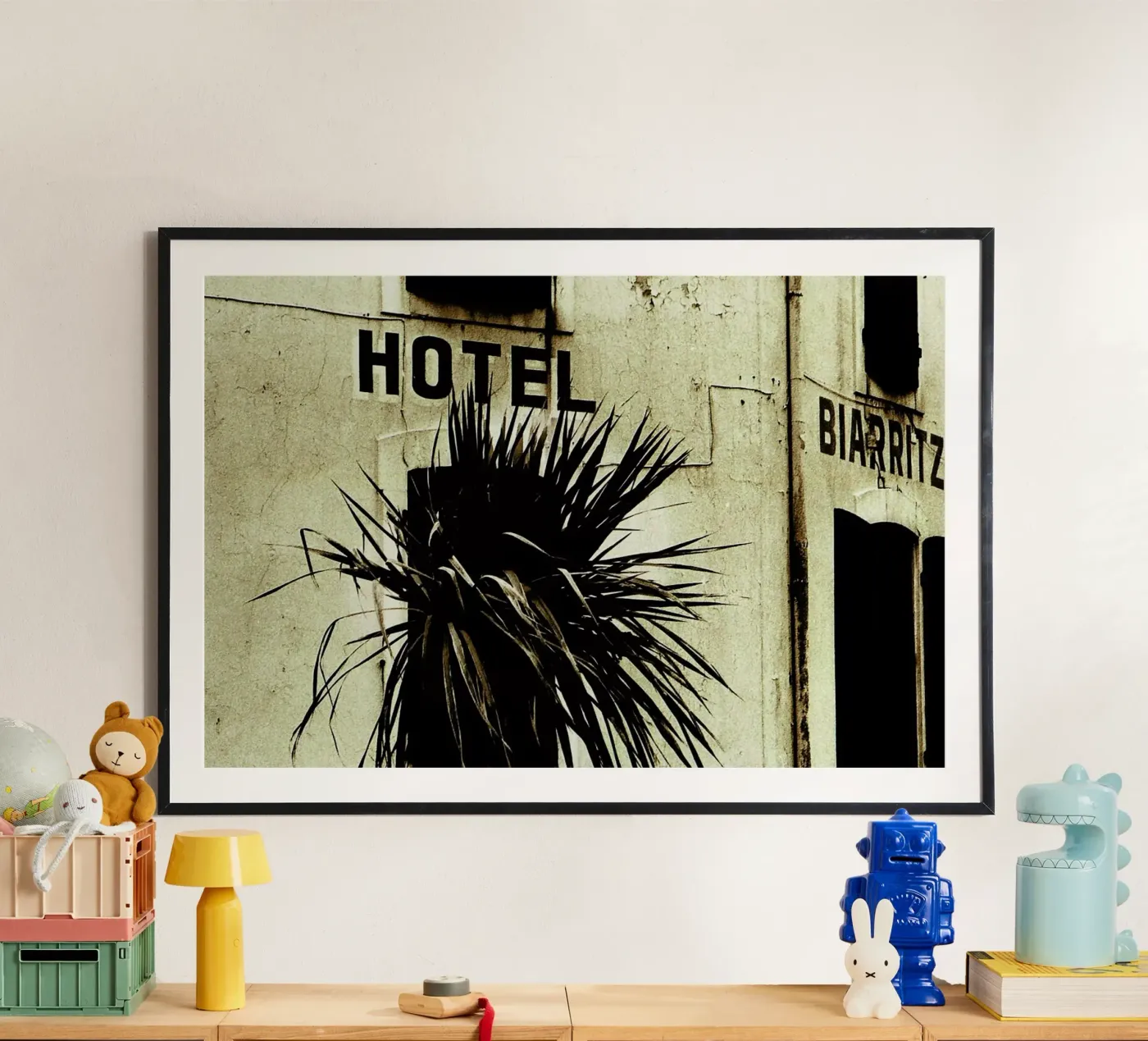 Fragile Poster von Sophie Etchart