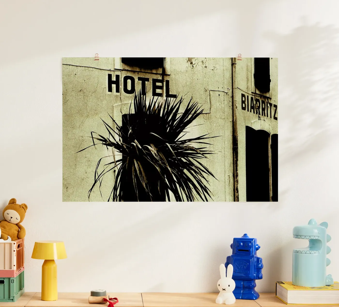Fragile Poster von Sophie Etchart