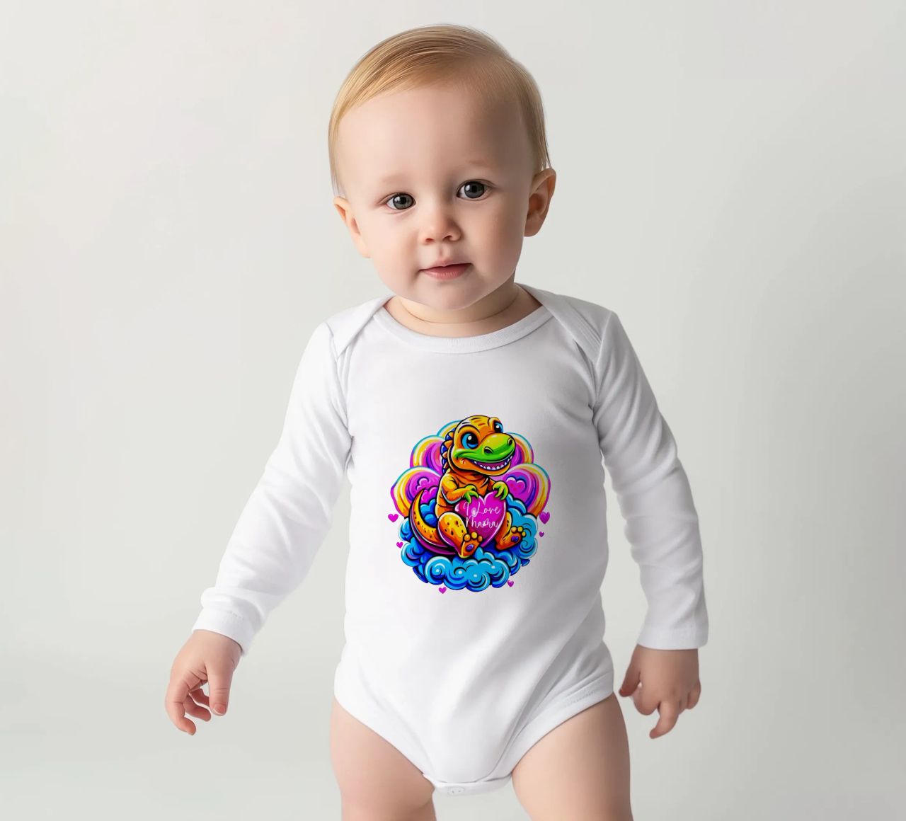Cute Dino Hugging a Heart Pillow on a Cloud - Custom Text body neonato maniche lunghe da Artnesia