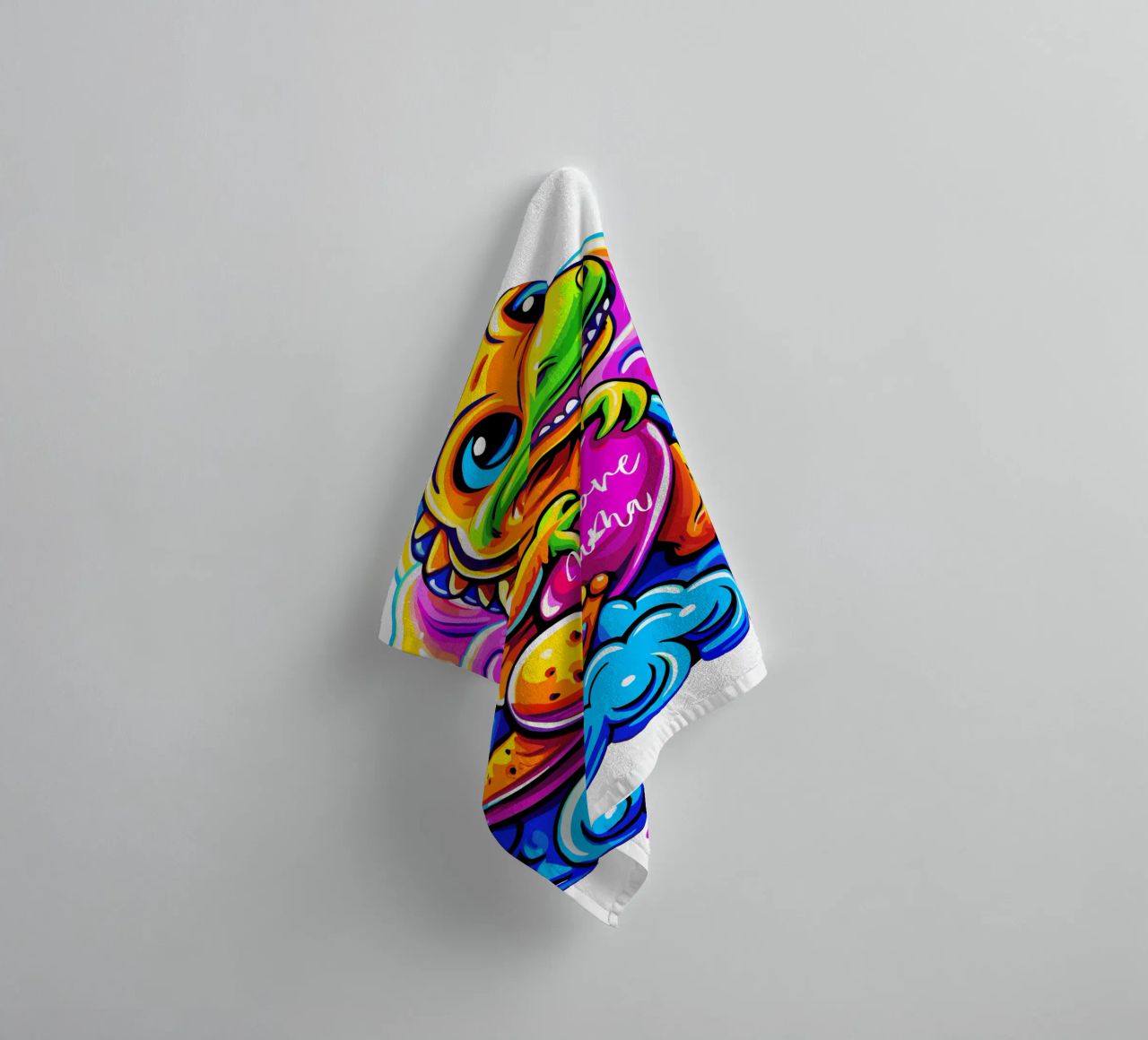 Cute Dino Hugging a Heart Pillow on a Cloud - Custom Text toalla de baño de Artnesia
