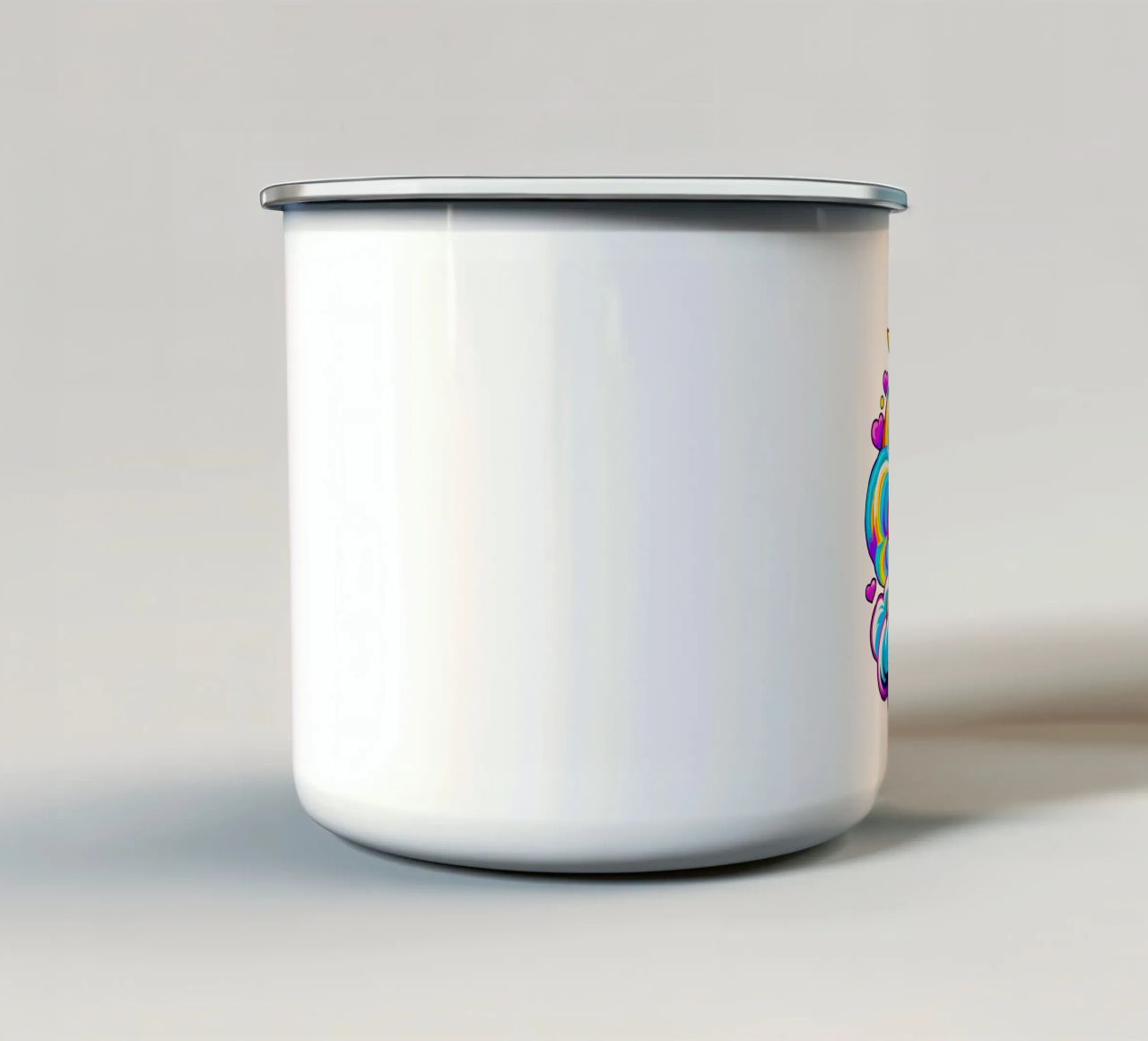 Simpatica giraffa che abbraccia un cuore su una nuvola - Aggiungi Personalizzato tazza in smalto da Artnesia