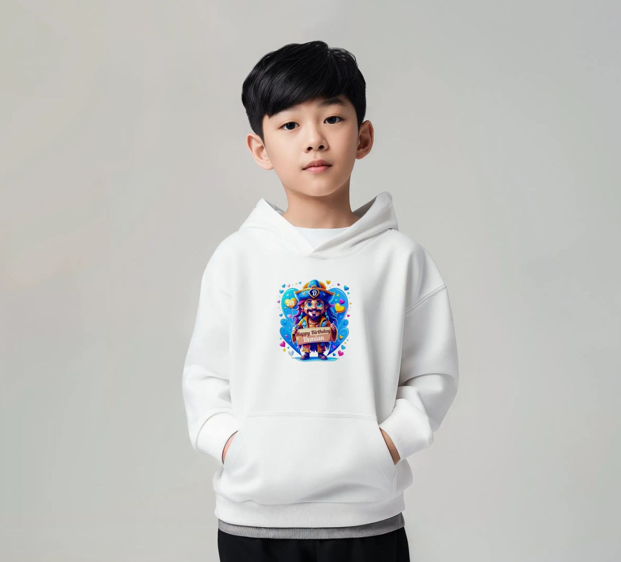 Kinderbordje met piratenkapitein die een bord vasthoudt - Eigen naam toevoegen kinder hoodie van Artnesia
