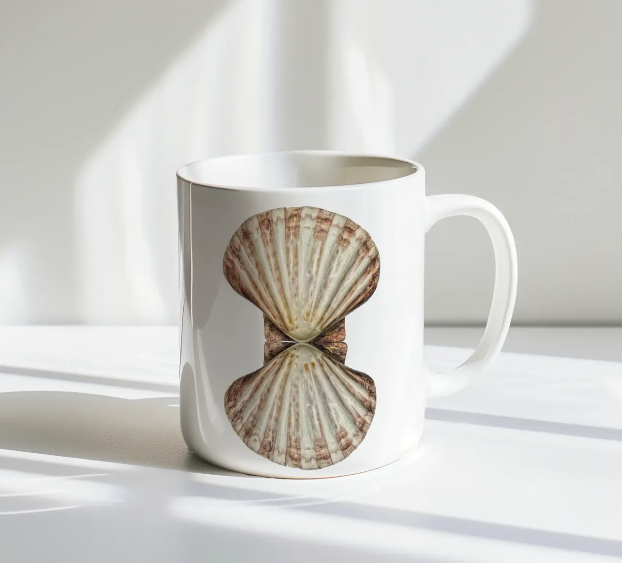 Conchiglia di Venere tazza in ceramica da Curious Collections by Marielle Leenders