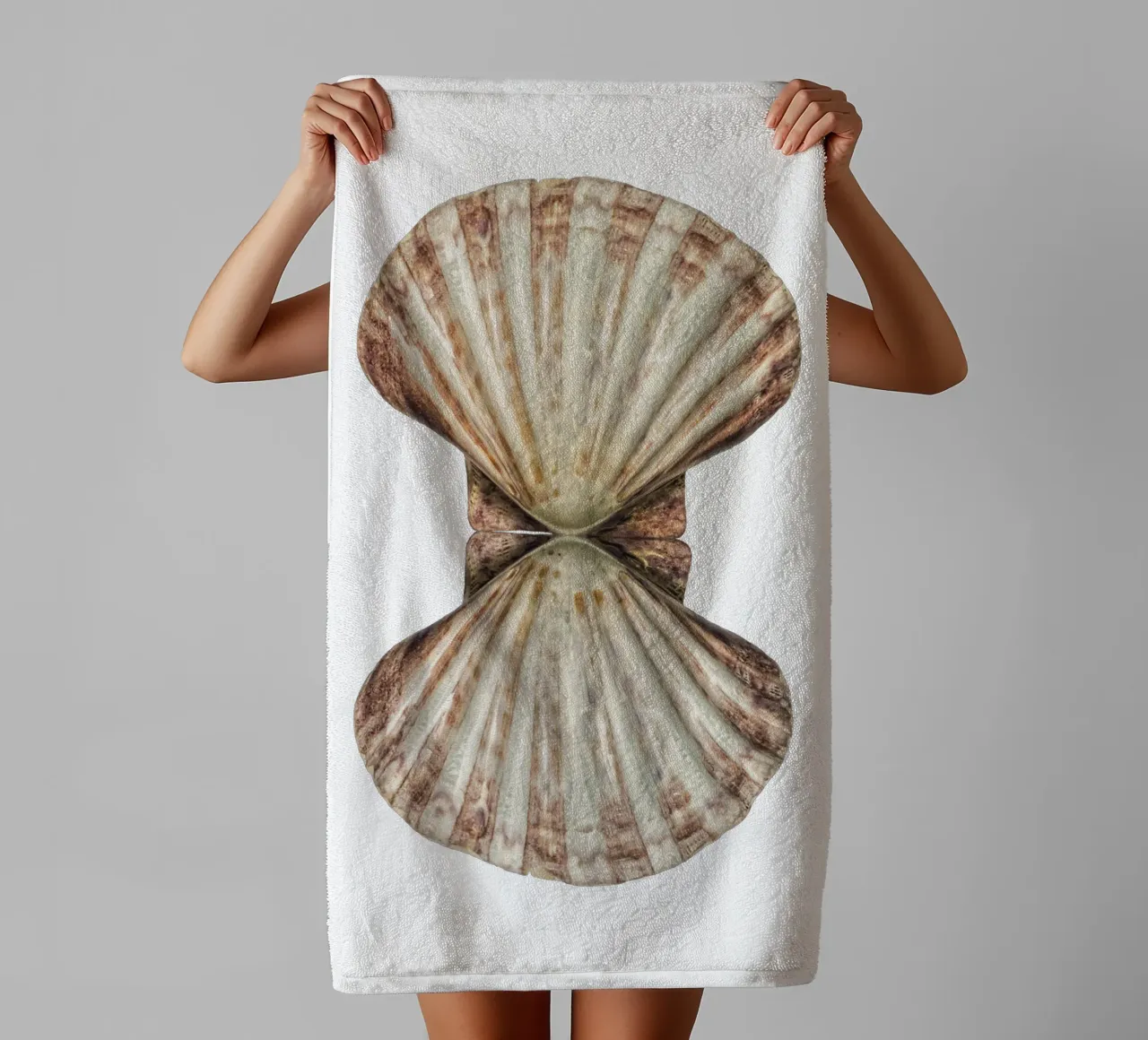 Venus Shell towel by Curious Collections by Marielle Leenders