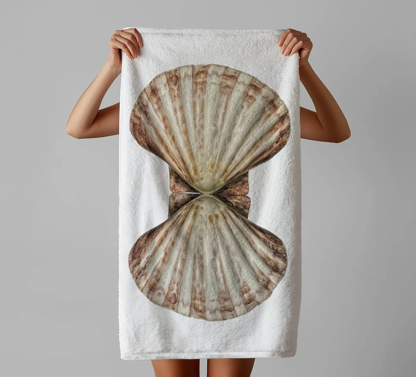 Venus Shell towel by Curious Collections by Marielle Leenders