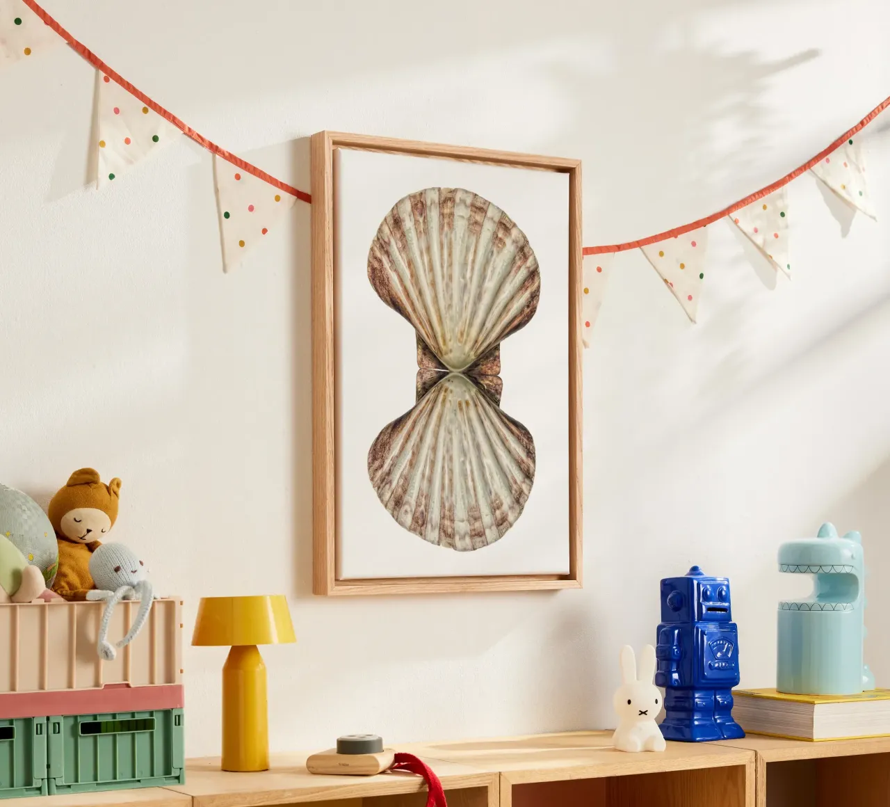 Venusschelp canvas met Baklijst van Curious Collections by Marielle Leenders