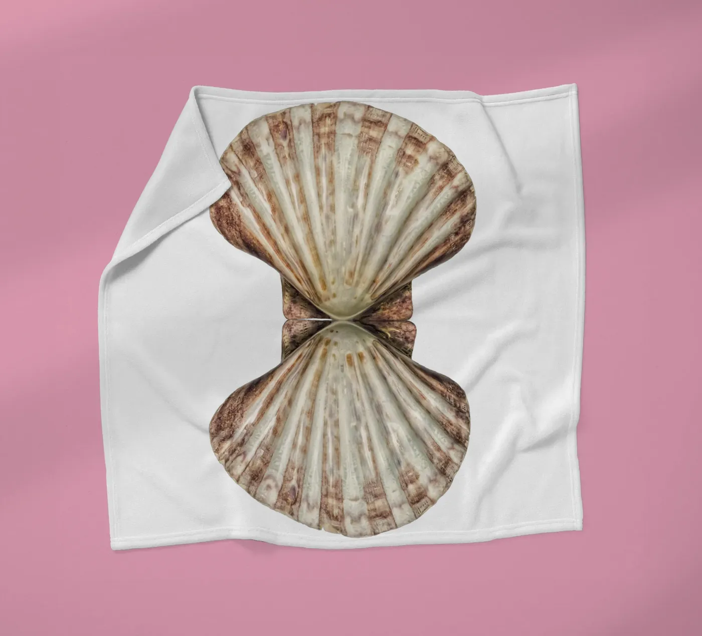 Venusschelp fleecedeken van Curious Collections by Marielle Leenders