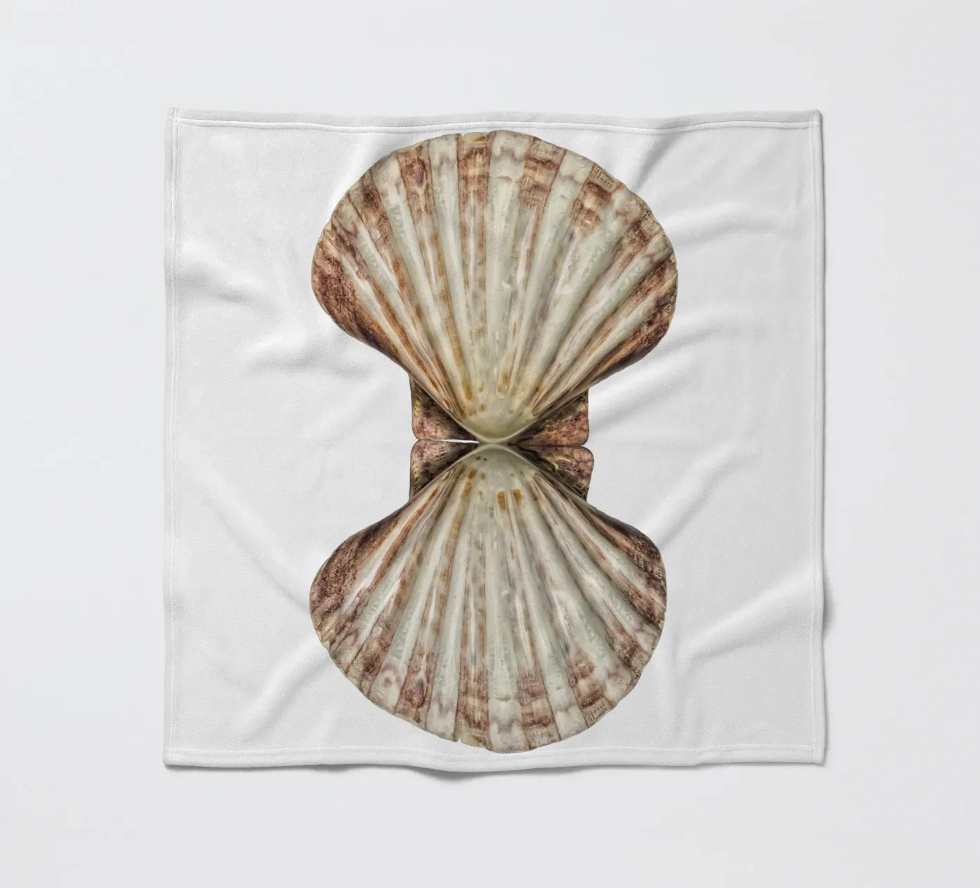 Venusschelp fleecedeken van Curious Collections by Marielle Leenders