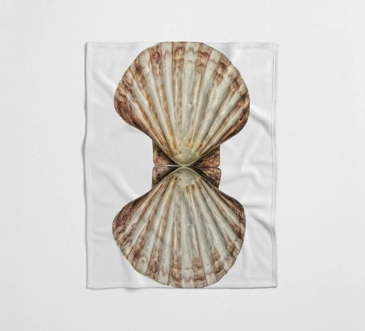 Venusmuschel Fleecedecke von Curious Collections by Marielle Leenders