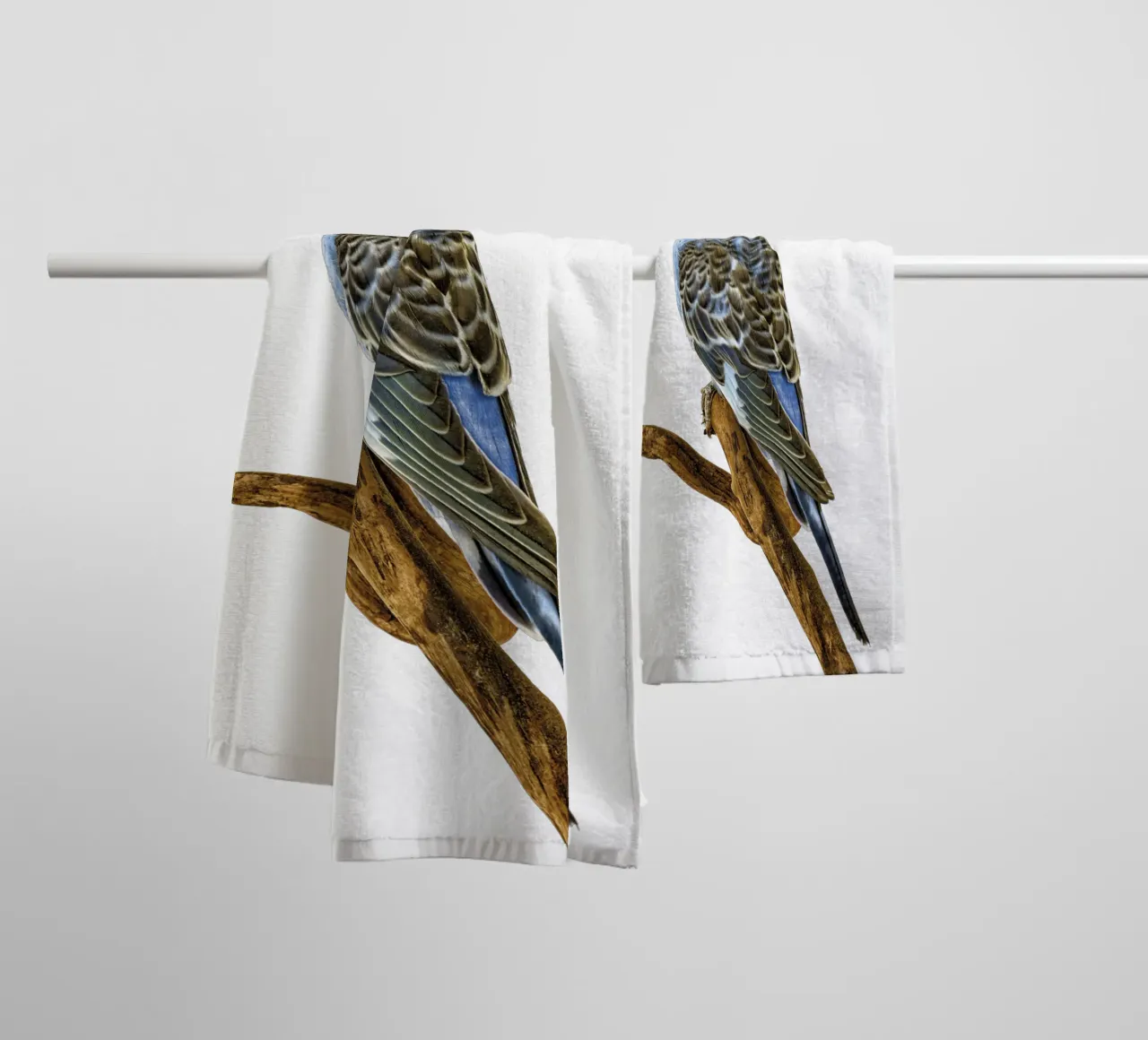 Parkieten badhanddoek van Curious Collections by Marielle Leenders