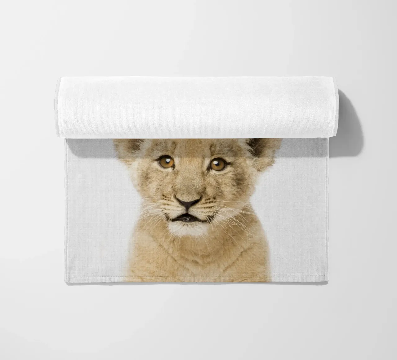 Peekaboo Lion Cub telo mare da Lila x Lola