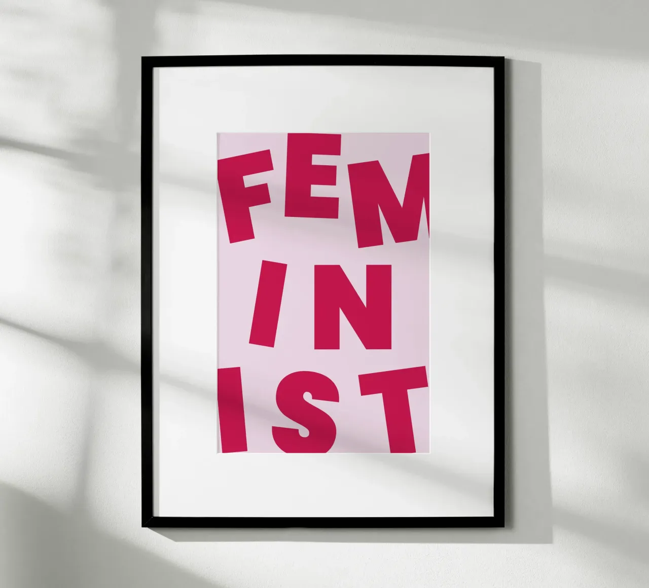 feminist poster con telaio in legno da Atelier W
