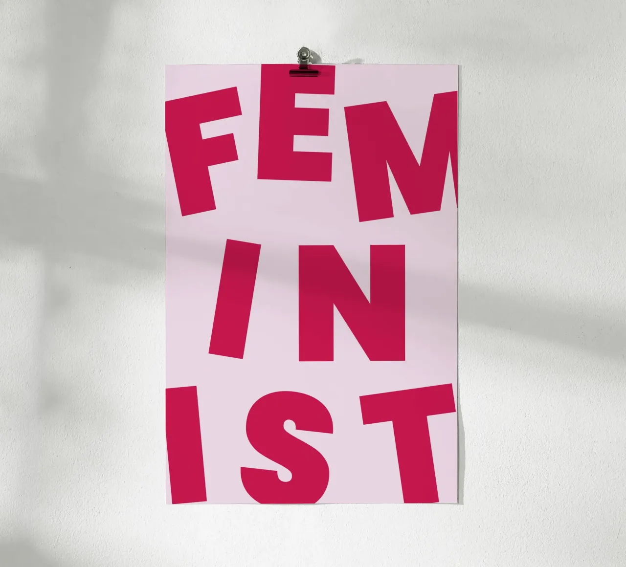 feminist poster con telaio in legno da Atelier W