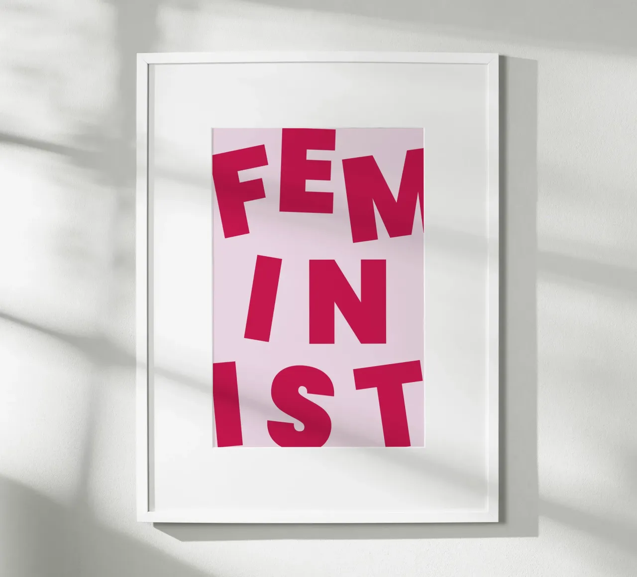 feminist poster con telaio in legno da Atelier W