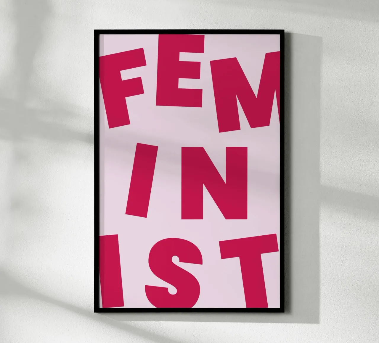 feminist poster con telaio in legno da Atelier W