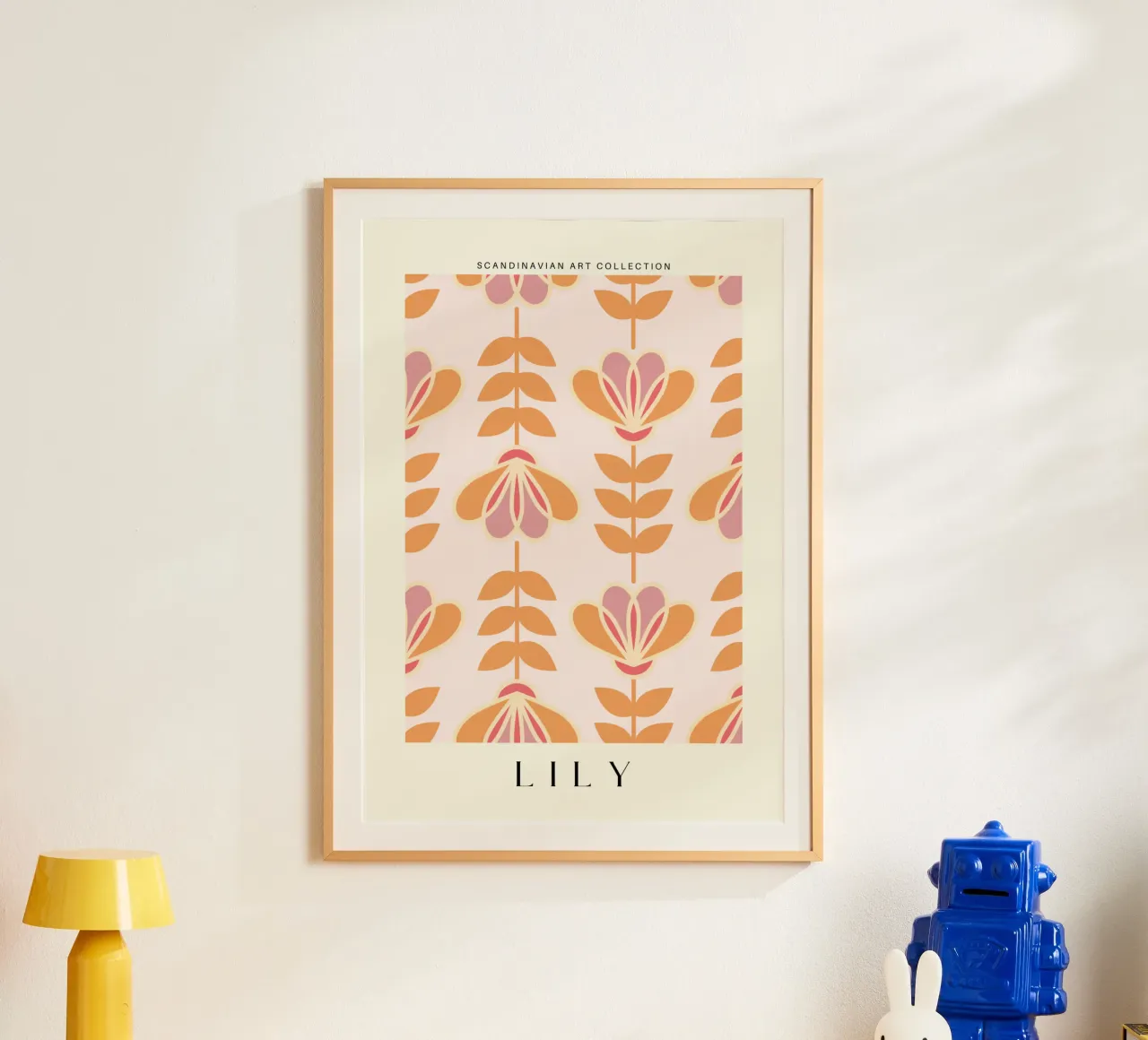 Lily - Calore floreale nordico poster con telaio in legno da Studio Mooodz