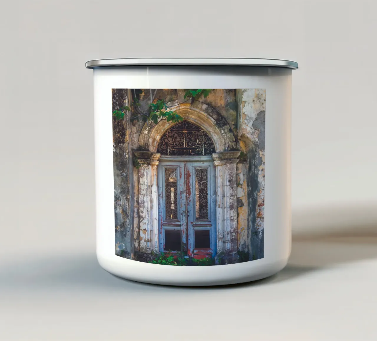 Porta della chiesa tazza in smalto da Dave Hare Photography