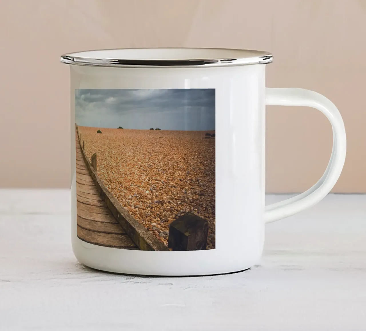 Passerella in legno tazza in smalto da Dave Hare Photography