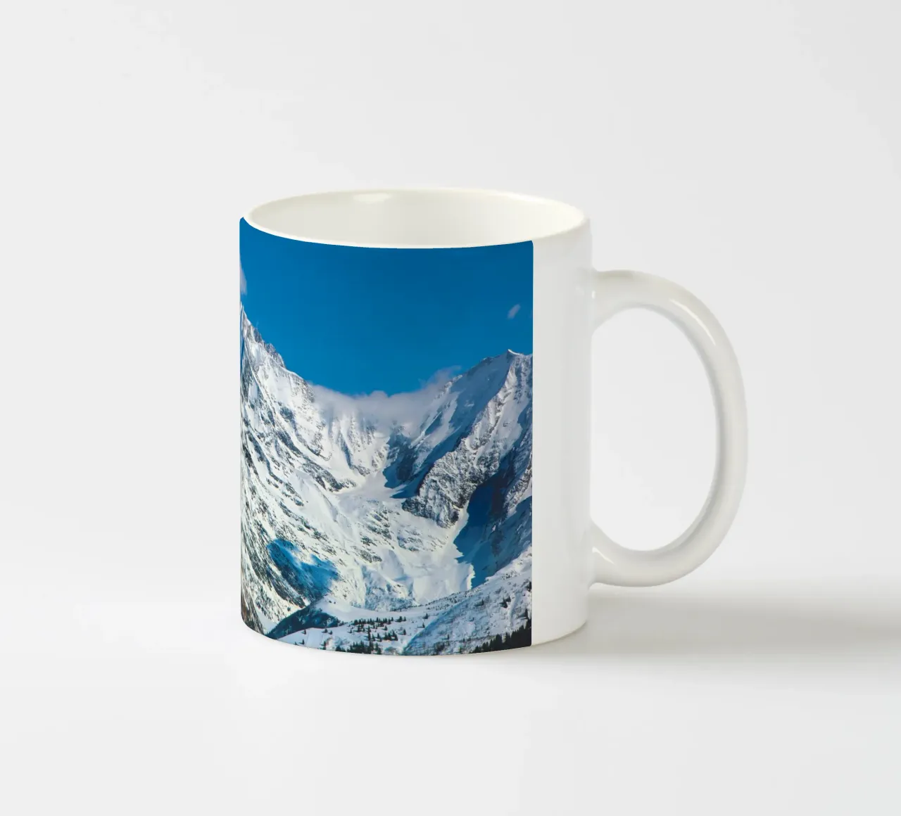 Il Monte Bianco tra le nuvole tazza in ceramica da Dave Hare Photography