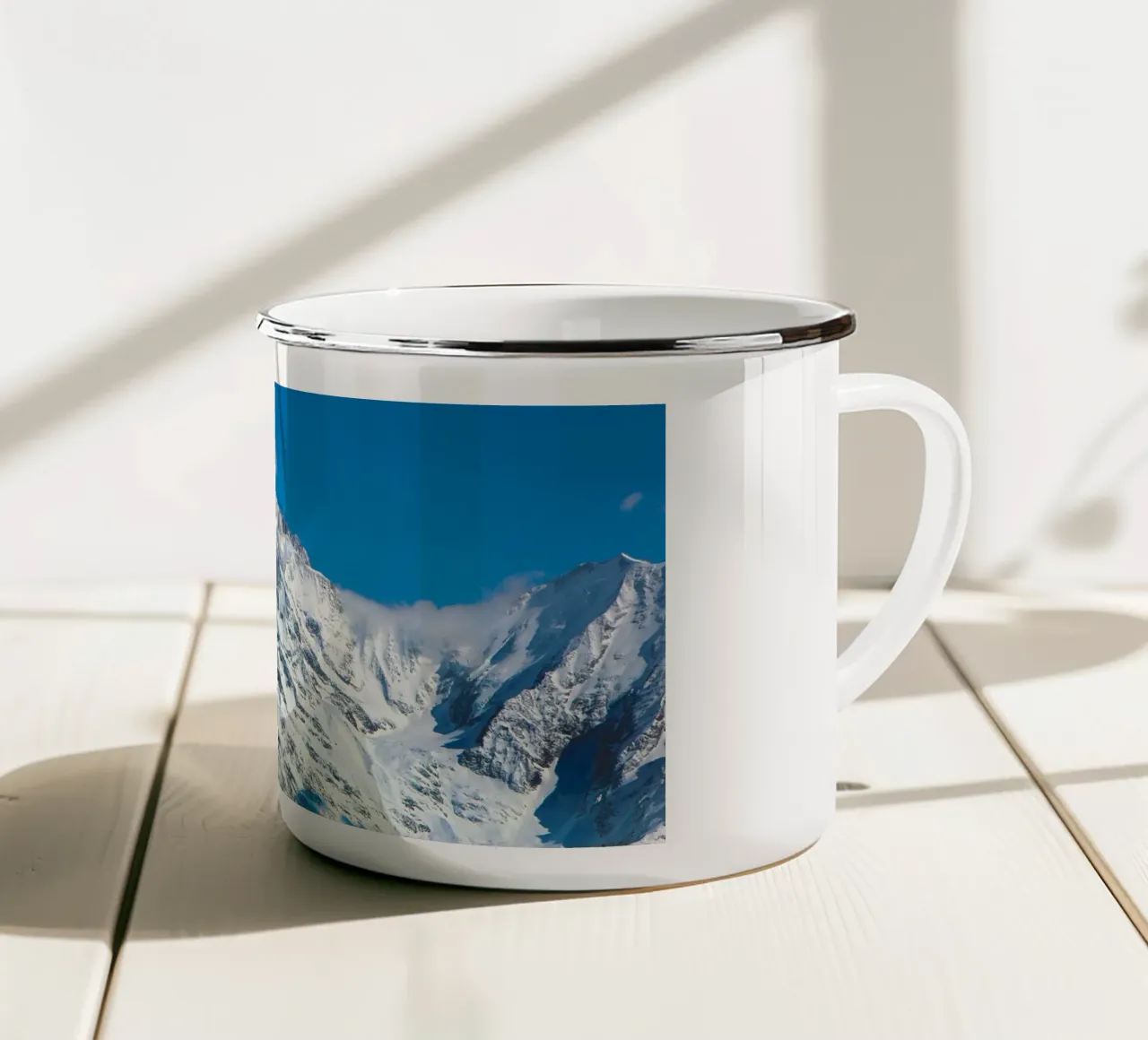 Il Monte Bianco tra le nuvole tazza in smalto da Dave Hare Photography
