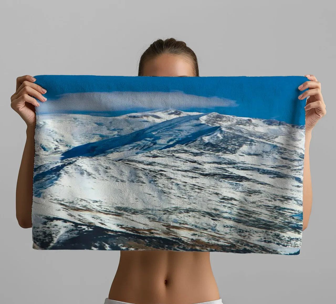 Le Mont Blanc dans les nuages serviette de bain de Dave Hare Photography