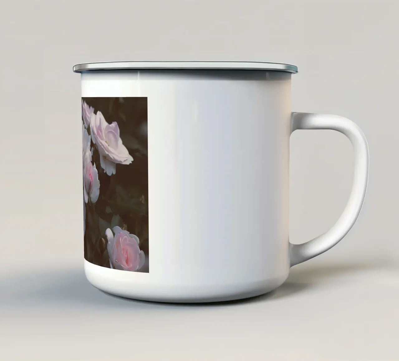 Rose estetiche in rosa tazza in smalto da amuellerfotografie