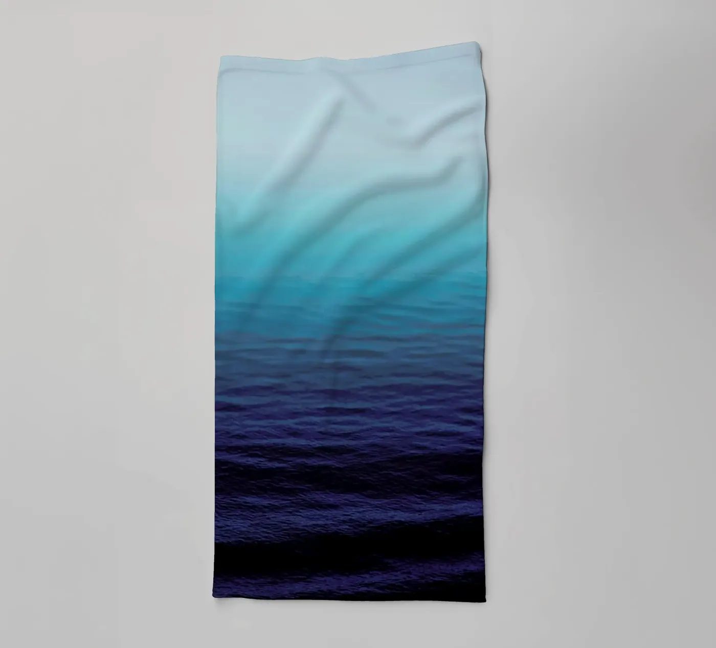 Deep Blue badhanddoek van Leah Flores