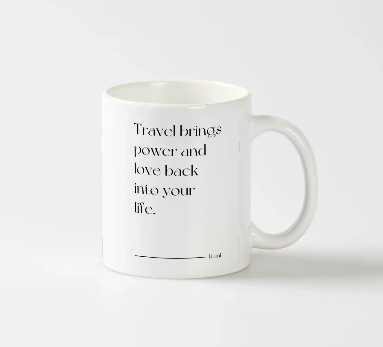 Reisen bringt Kraft und Liebe zurück in dein Leben Zitat Keramik Tasse von Paigaam Studio
