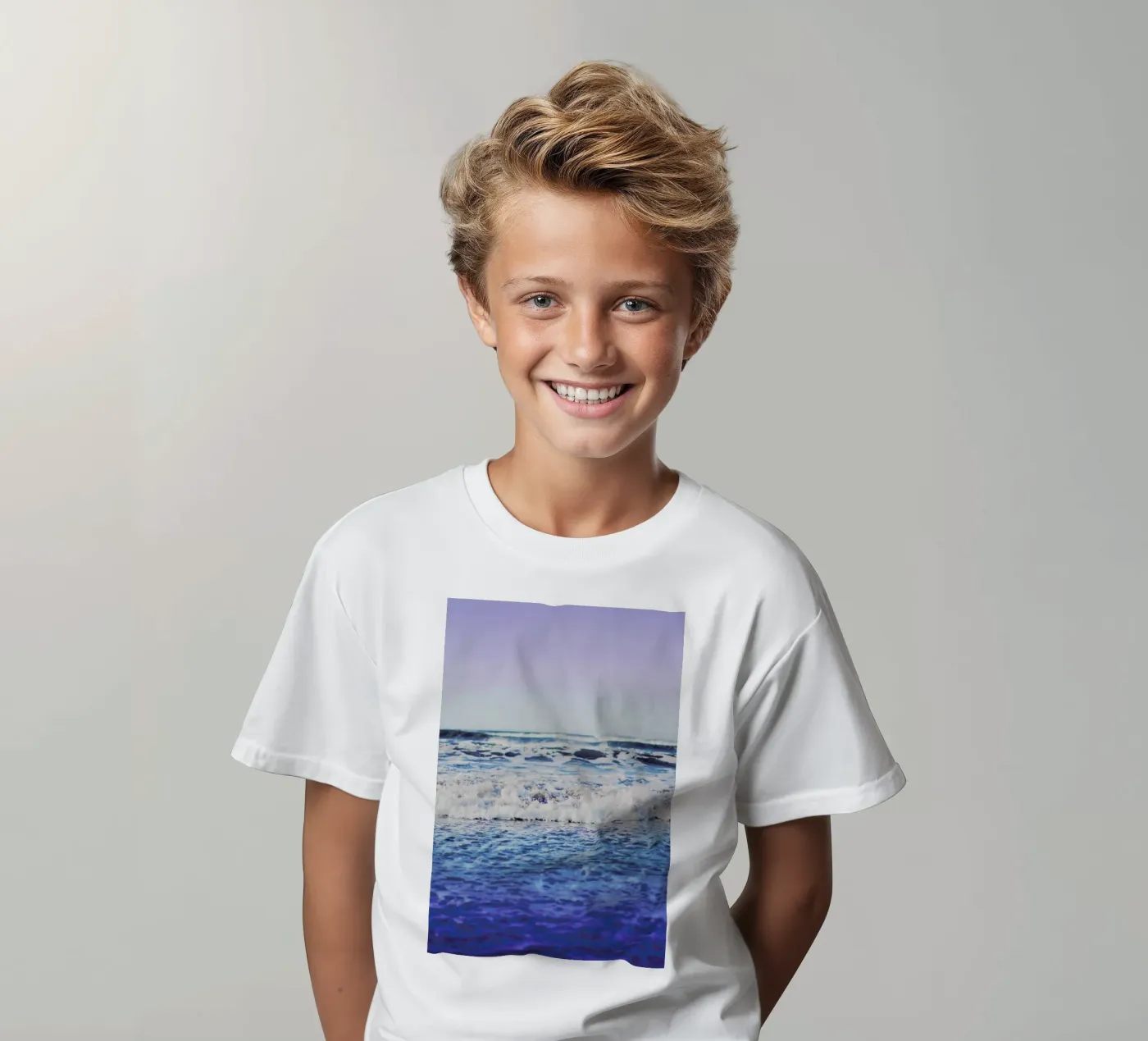 Indigo Waves Kinder T-Shirt von Leah Flores