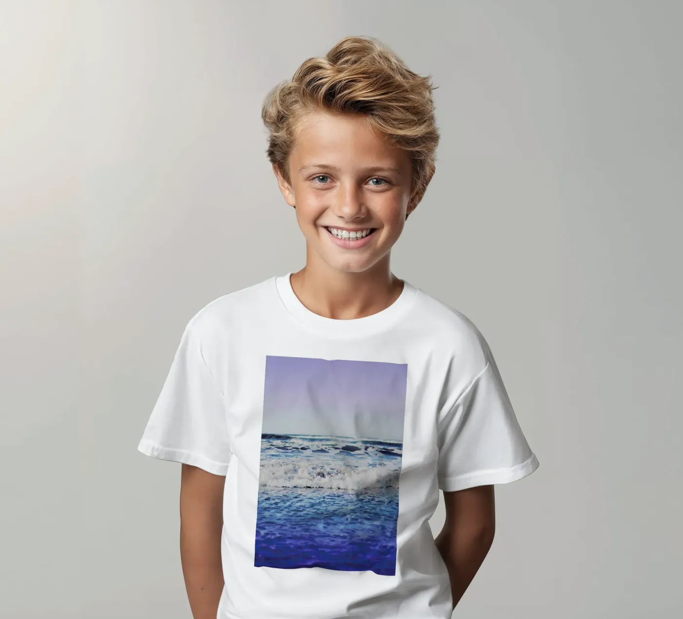 Indigo Waves Kinder T-Shirt von Leah Flores