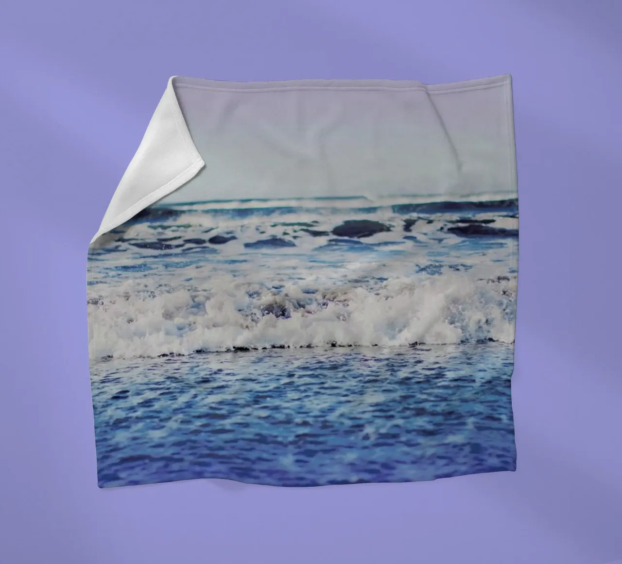 Indigo Waves Fleecedecke von Leah Flores