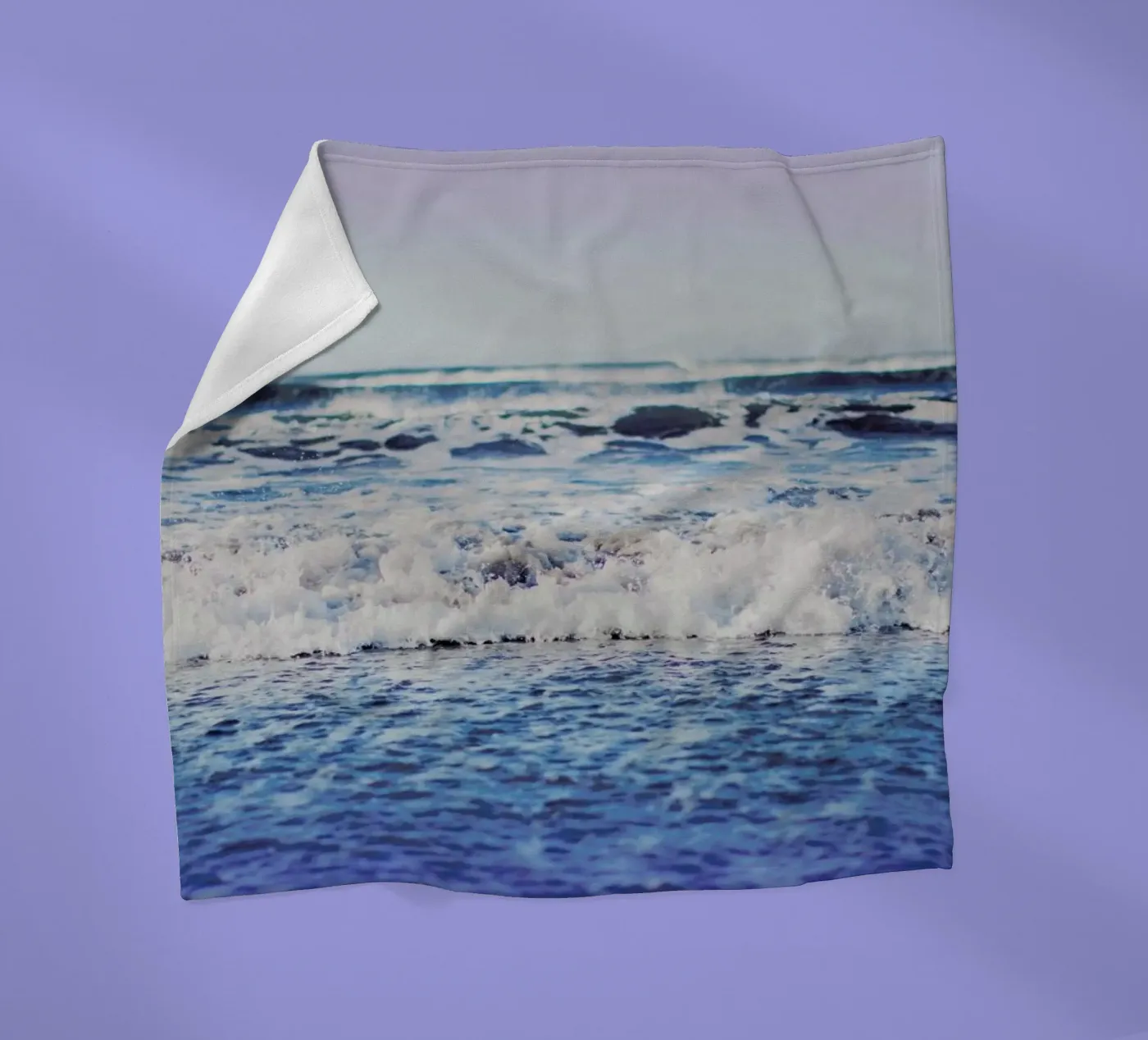 Indigo Waves Fleecedecke von Leah Flores
