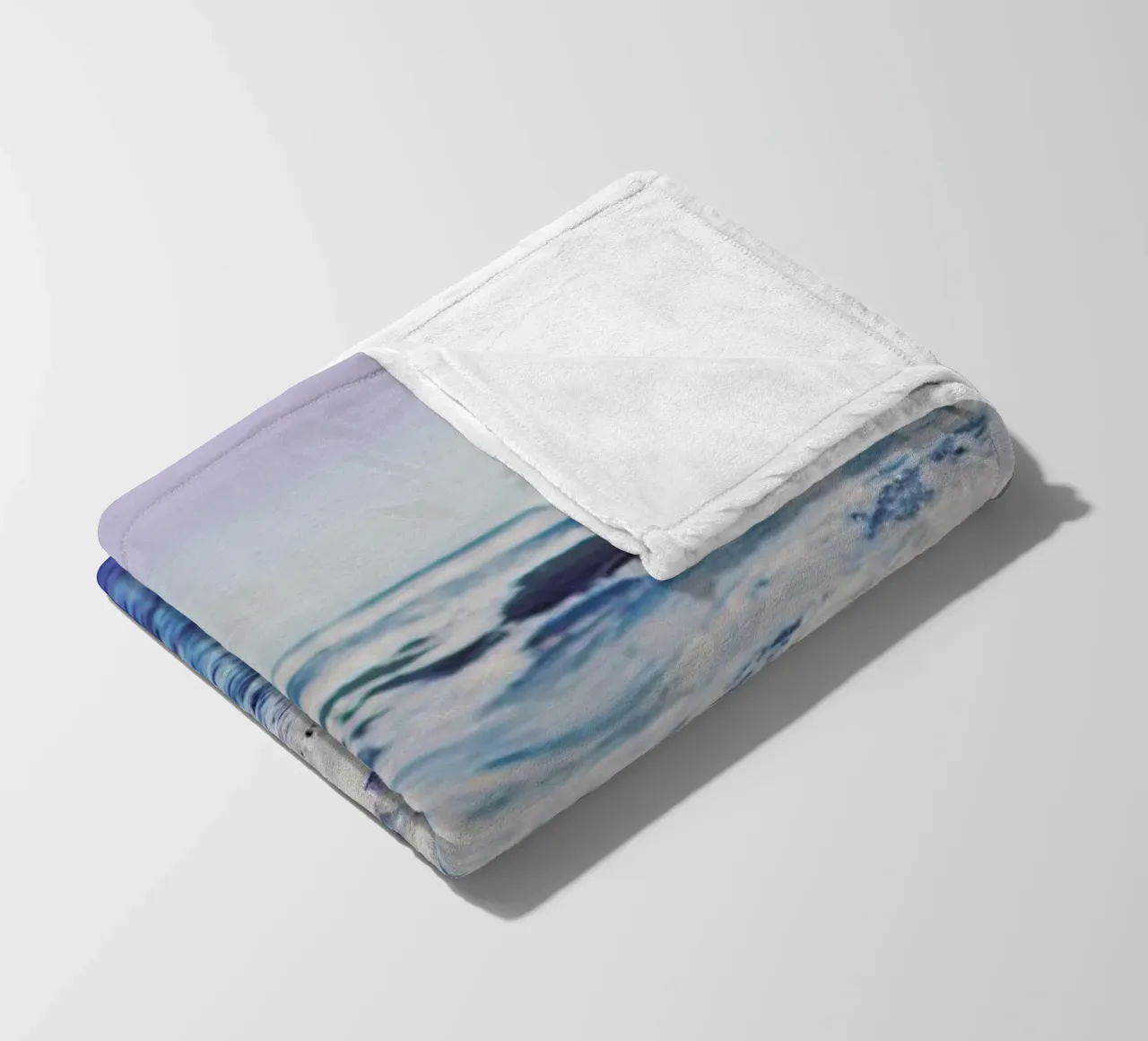 Indigo Waves Fleecedecke von Leah Flores