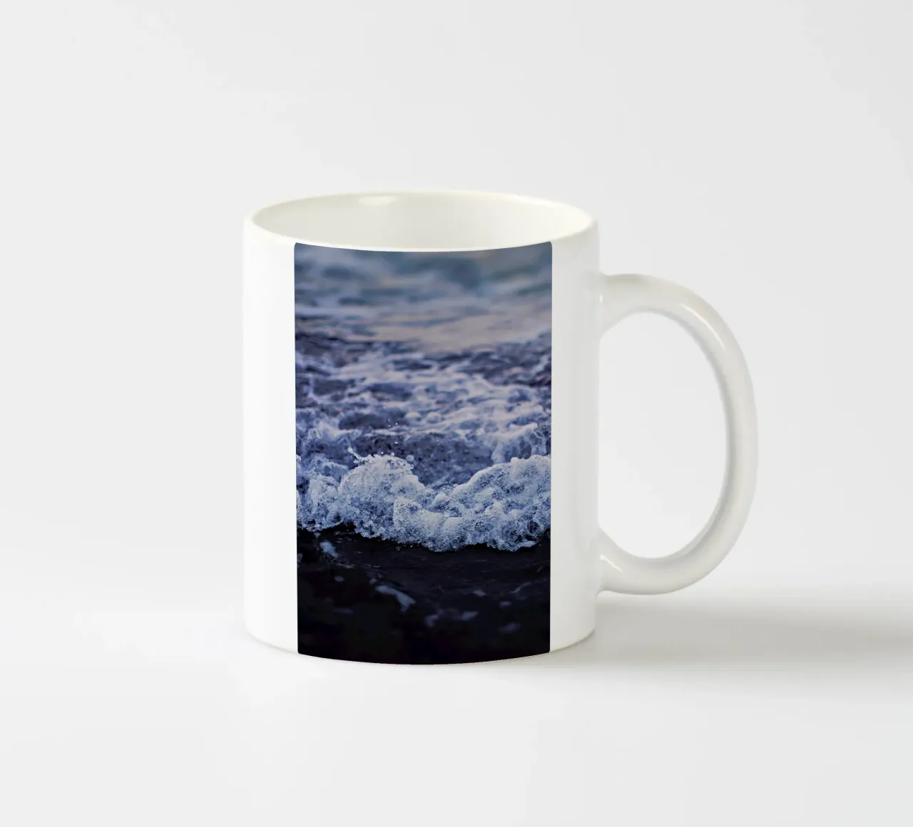 Waves tazza in ceramica da Leah Flores