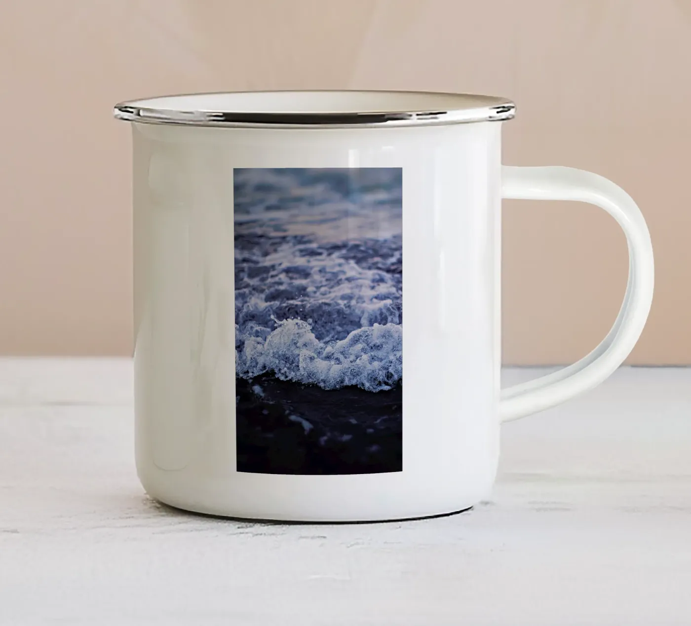 Waves emaille mok van Leah Flores