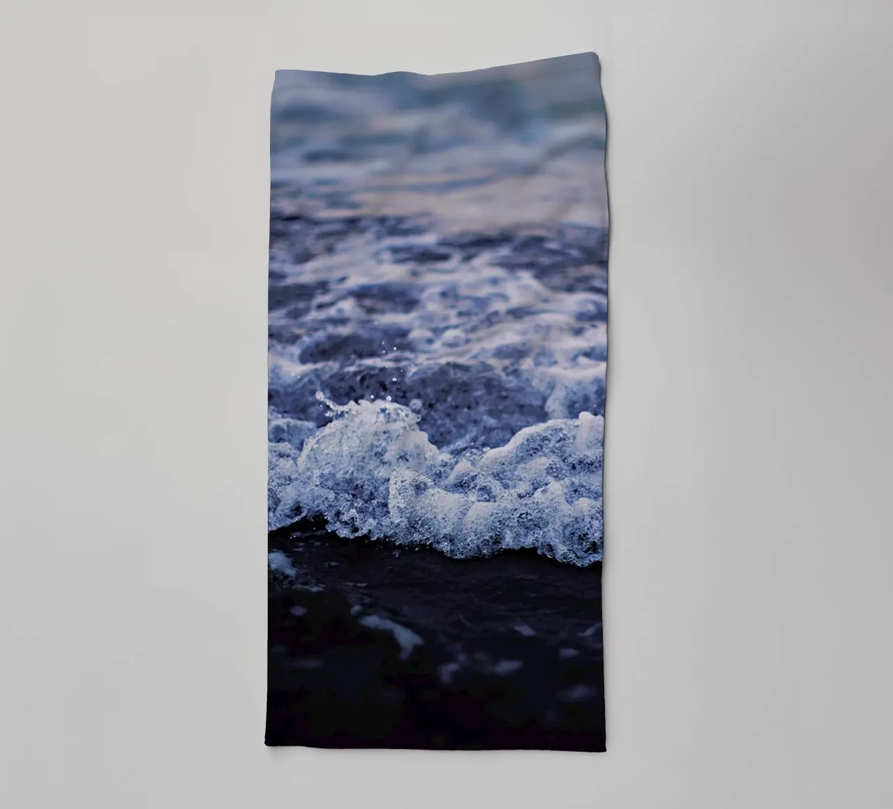 Waves badhanddoek van Leah Flores