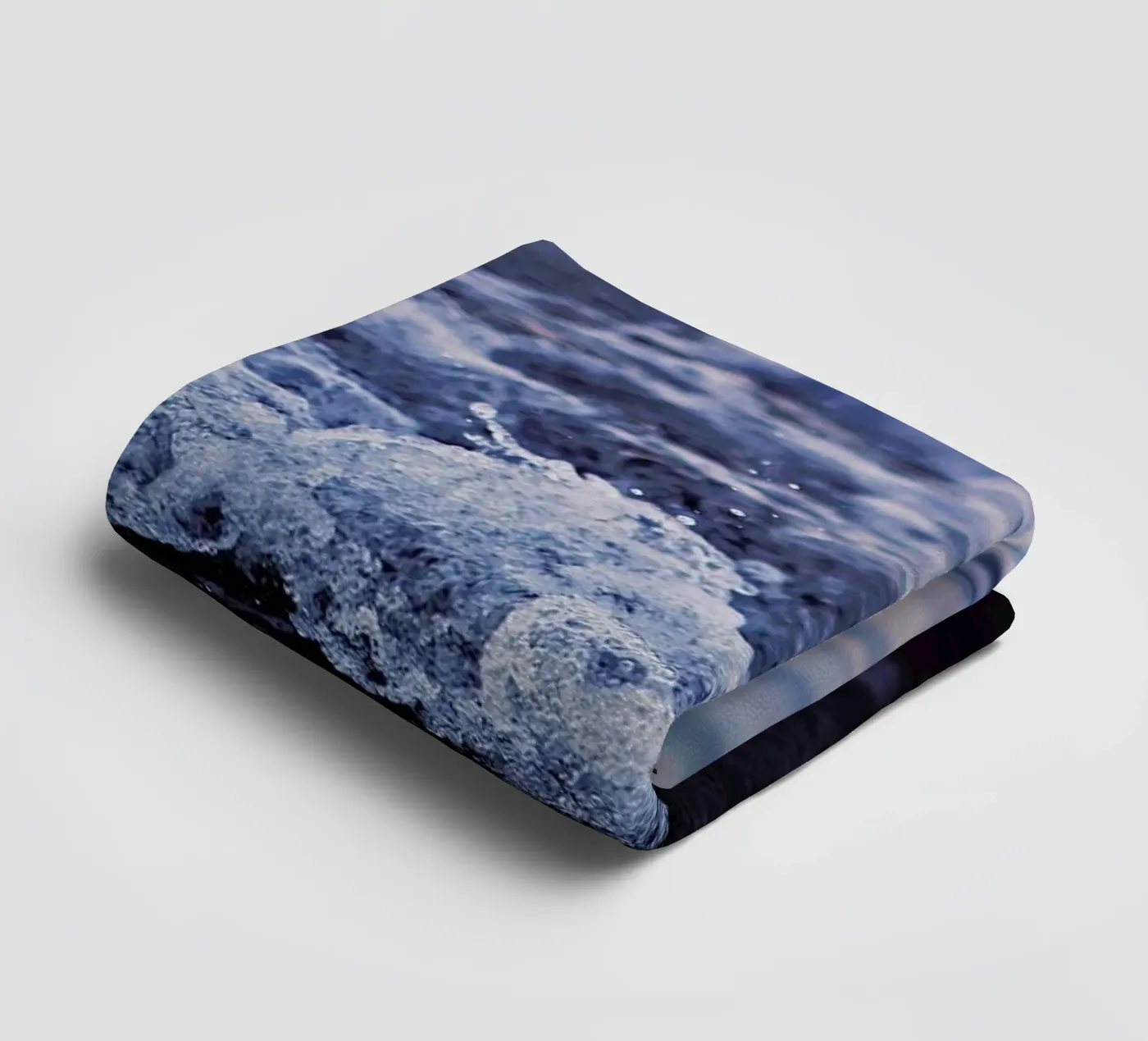 Waves Handtuch von Leah Flores