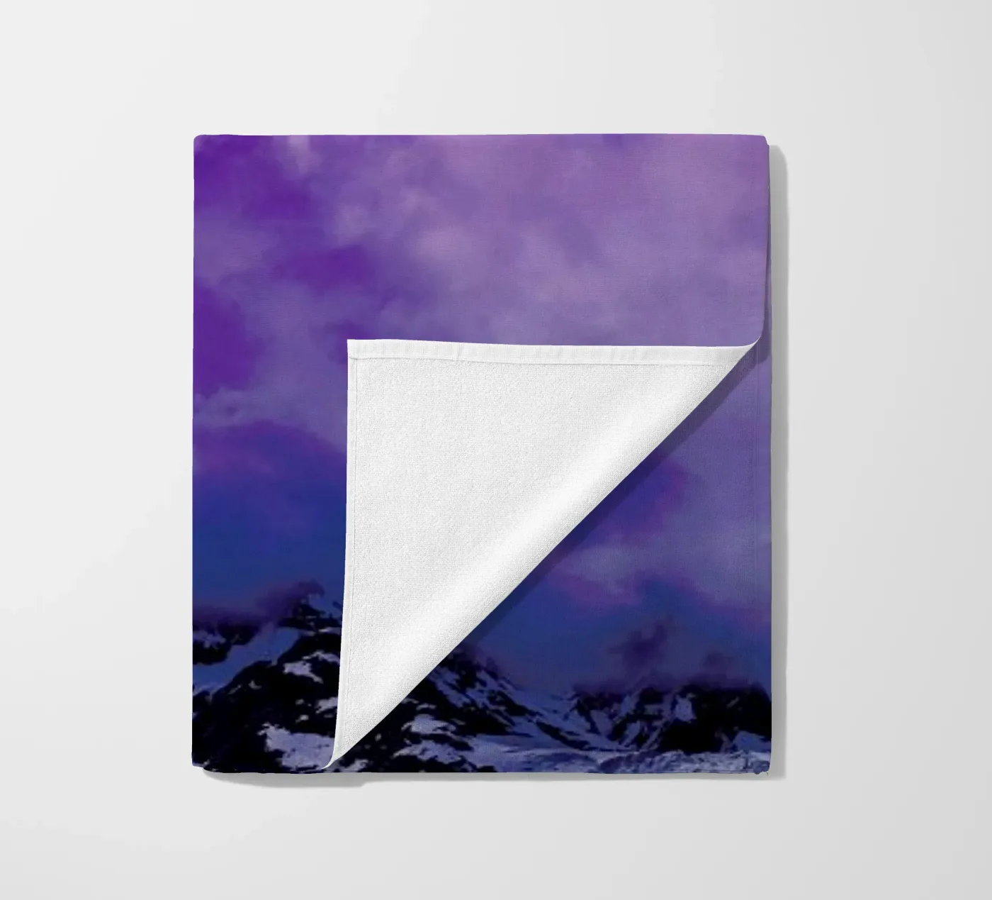 Mountain Magic Strandtuch von Leah Flores