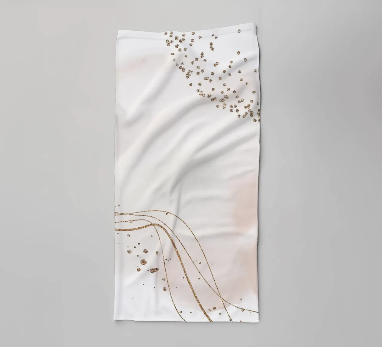 Delicate elegantie - abstracte kunst met gouden accenten badhanddoek van Whole©