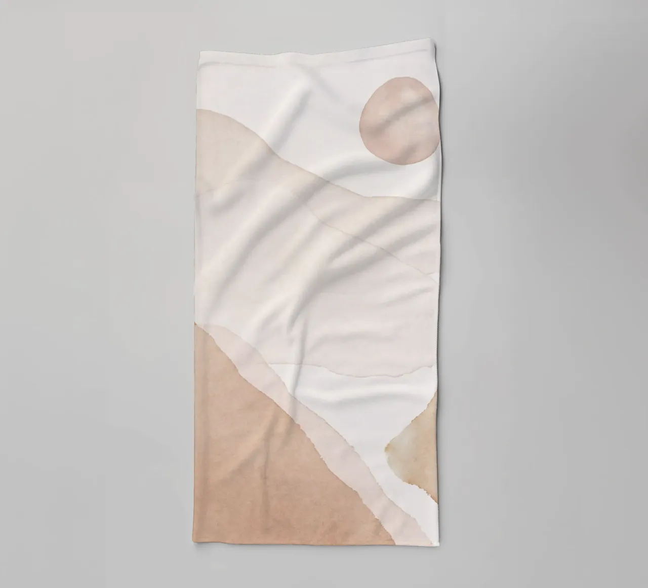 Zachte heuvels - abstracte natuur badhanddoek van Whole©