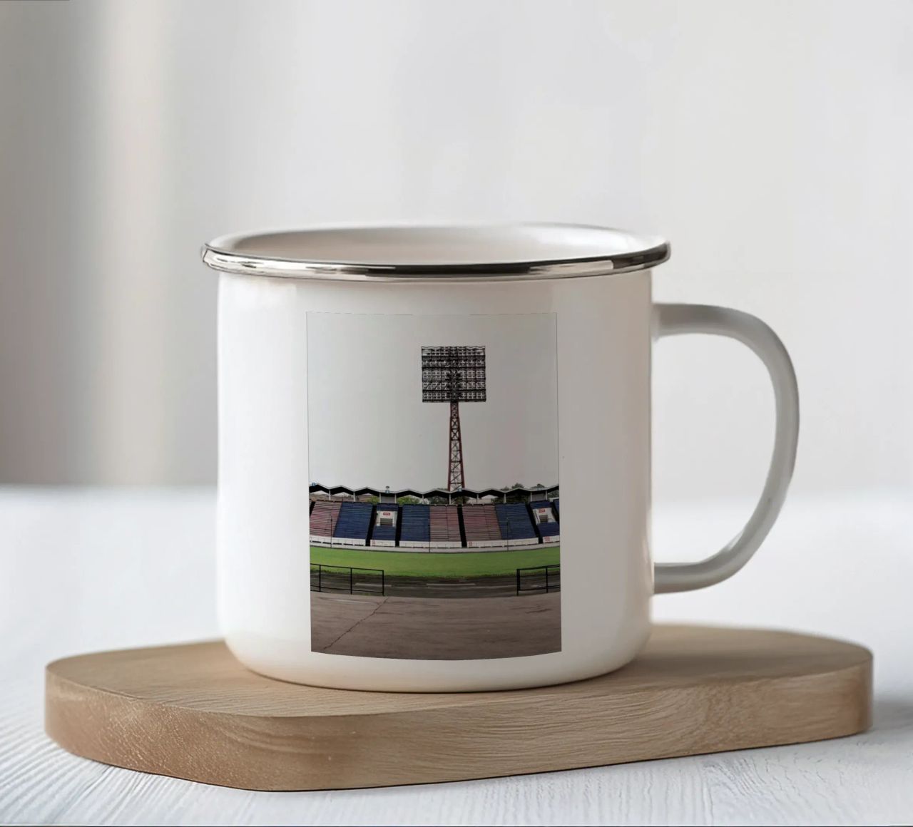 You Never Walk Alone tazza in smalto da Jan Luzar