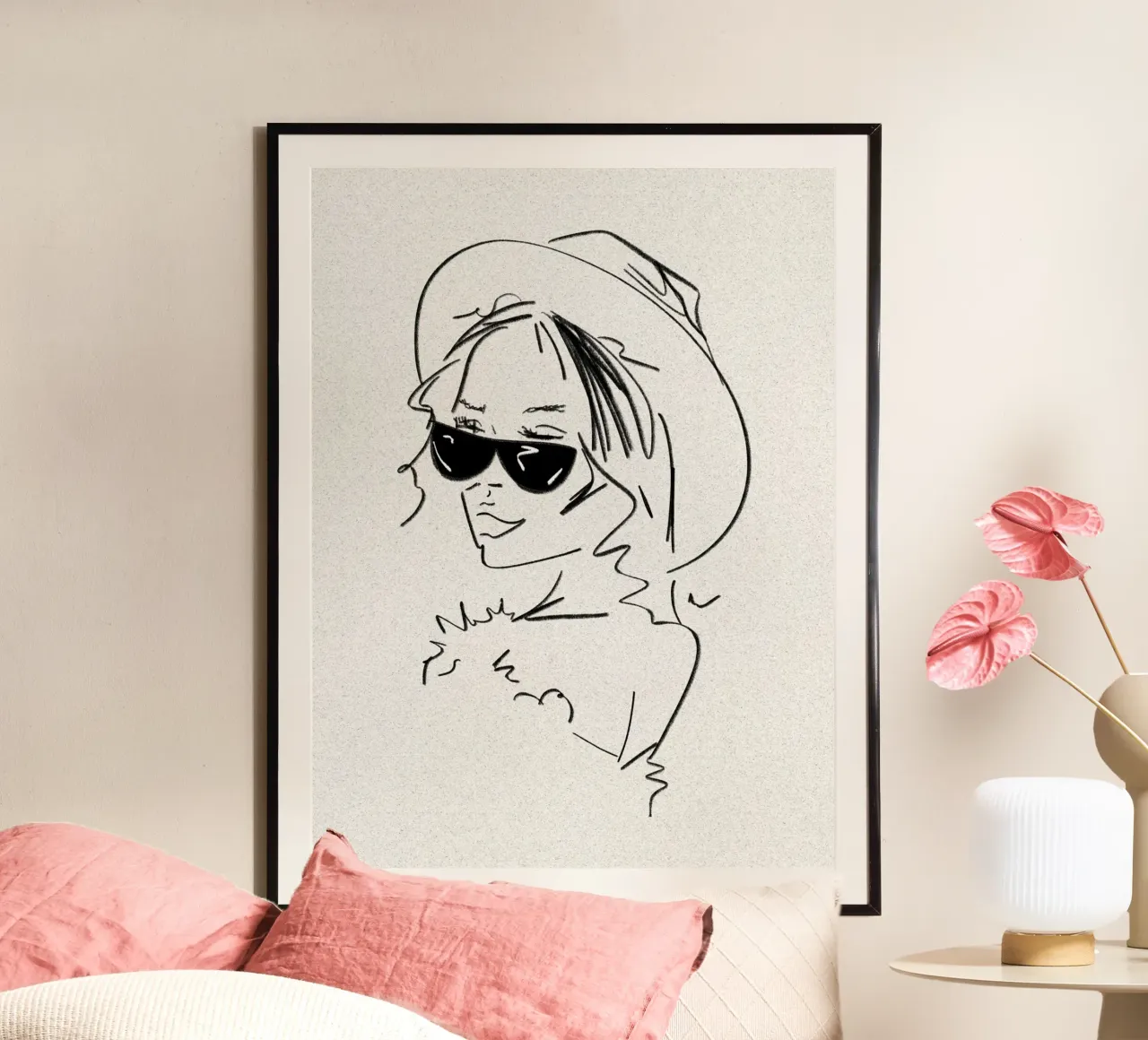 Donna con cappello e occhiali da sole poster con telaio in alluminio da ArtDesign by KBK