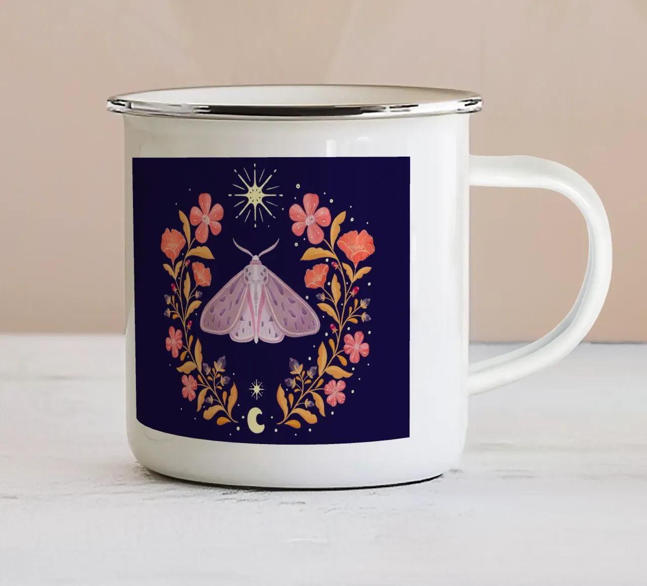 Momento magico con baco da seta, fiori, luna e stelle tazza in smalto da CalliLetters