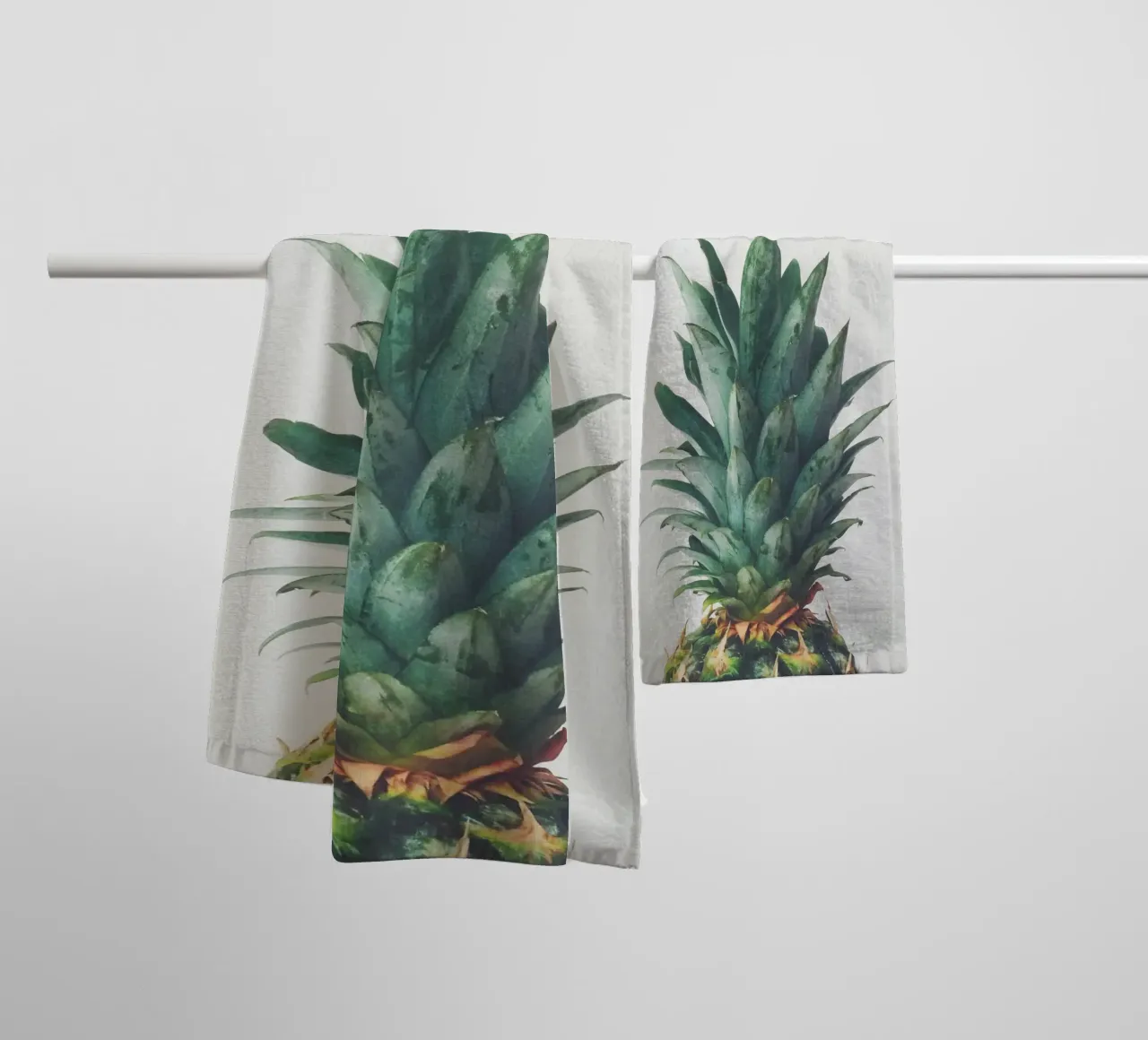 Ananas oben Handtuch von Cassia Beck Photography