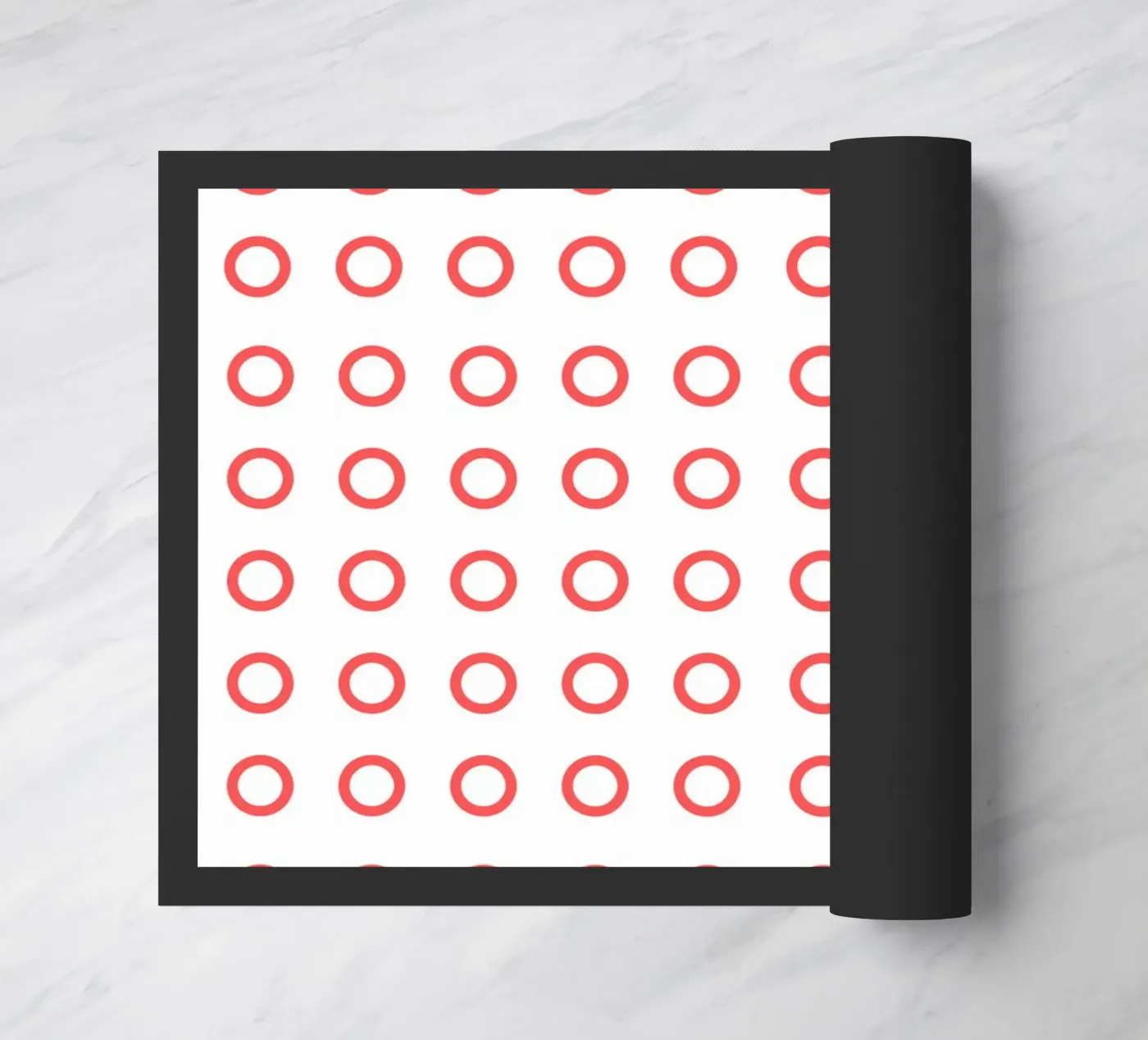 Red dots pattern Fußmatte von Happypatterns
