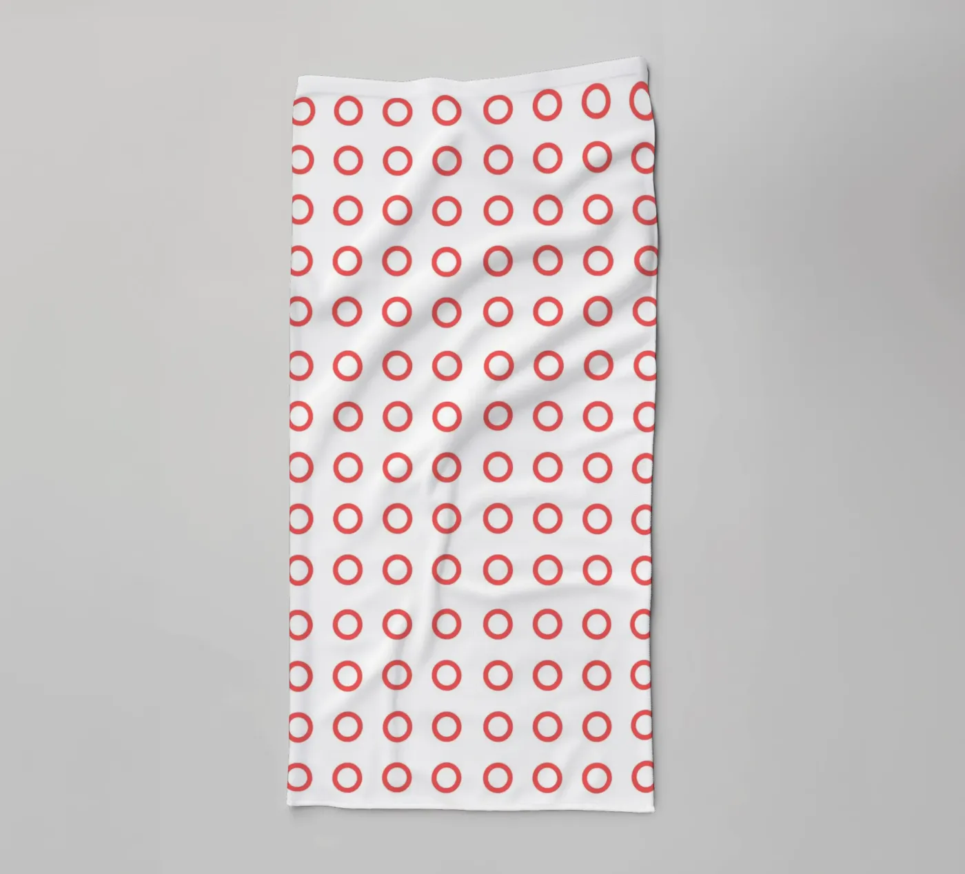 Red dots pattern Handtuch von Happypatterns
