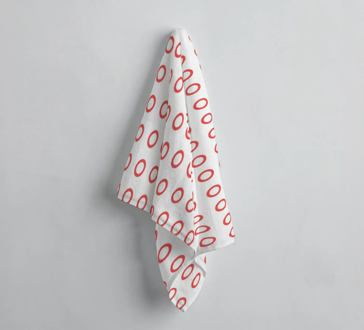 Red dots pattern Handtuch von Happypatterns