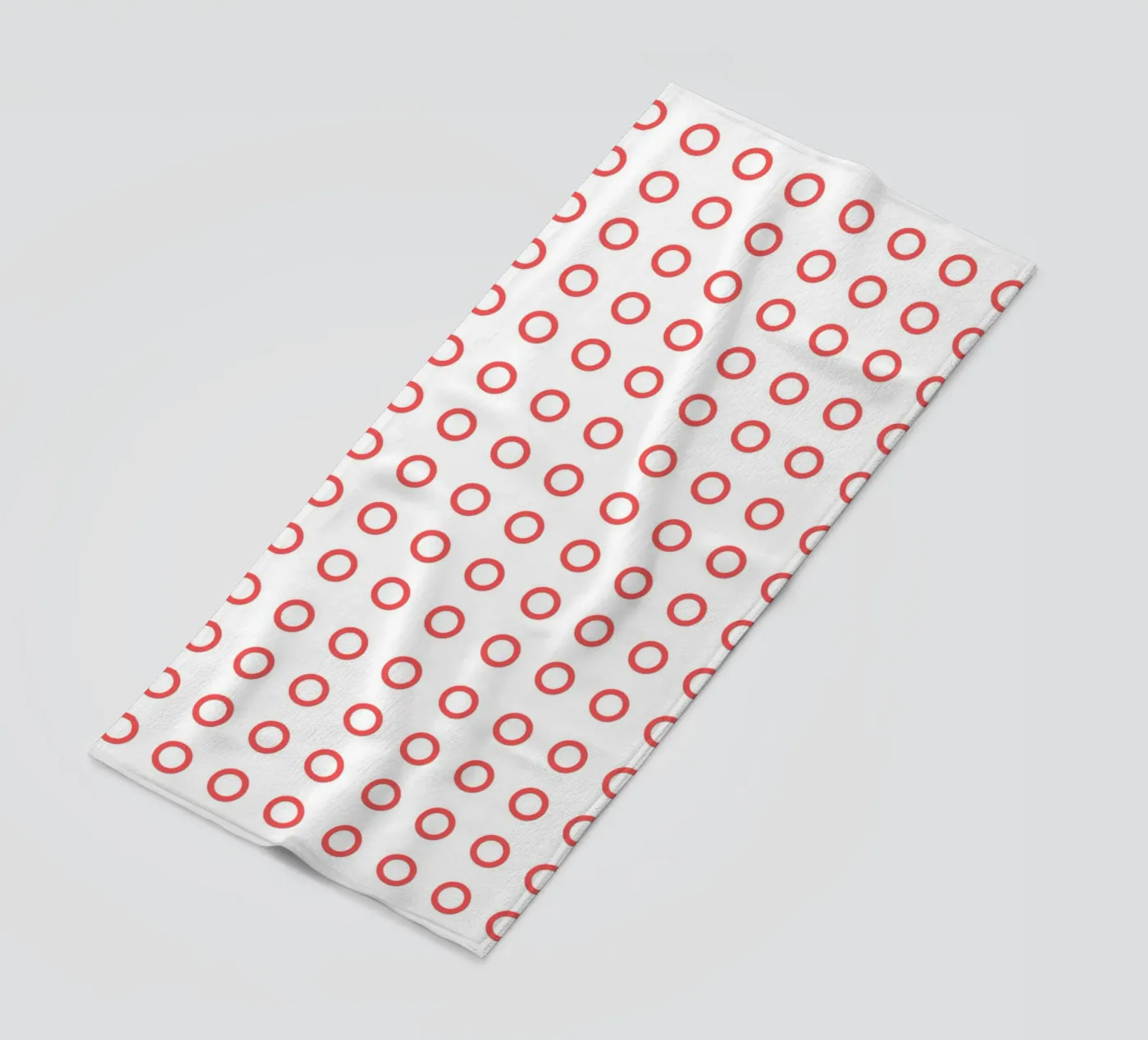 Red dots pattern strandhanddoek van Happypatterns